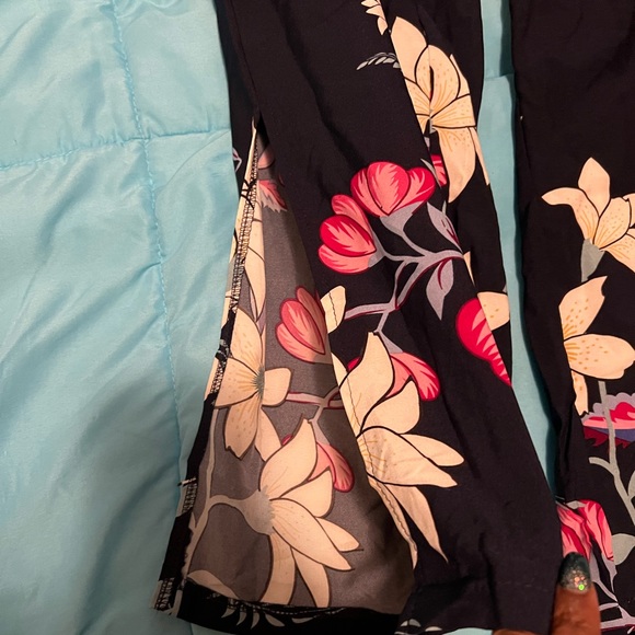 Beautiful flower navy jumpsuit has splits on the bottom legs! Fun and classy❤️ - Picture 2 of 2